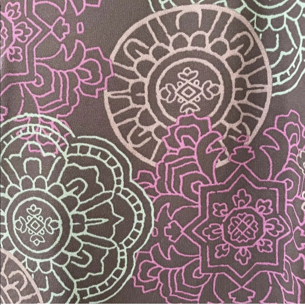 Athleta cropped wide leg yoga pants mandala pattern - Picture 4 of 12